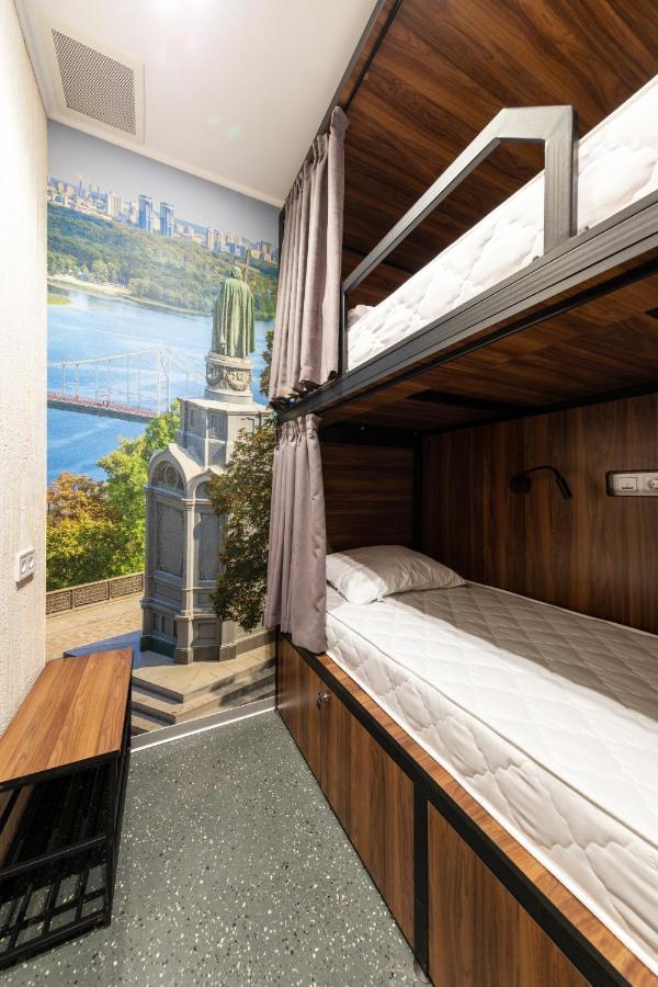 Misto Capsule Hotel Kiew Exterior foto