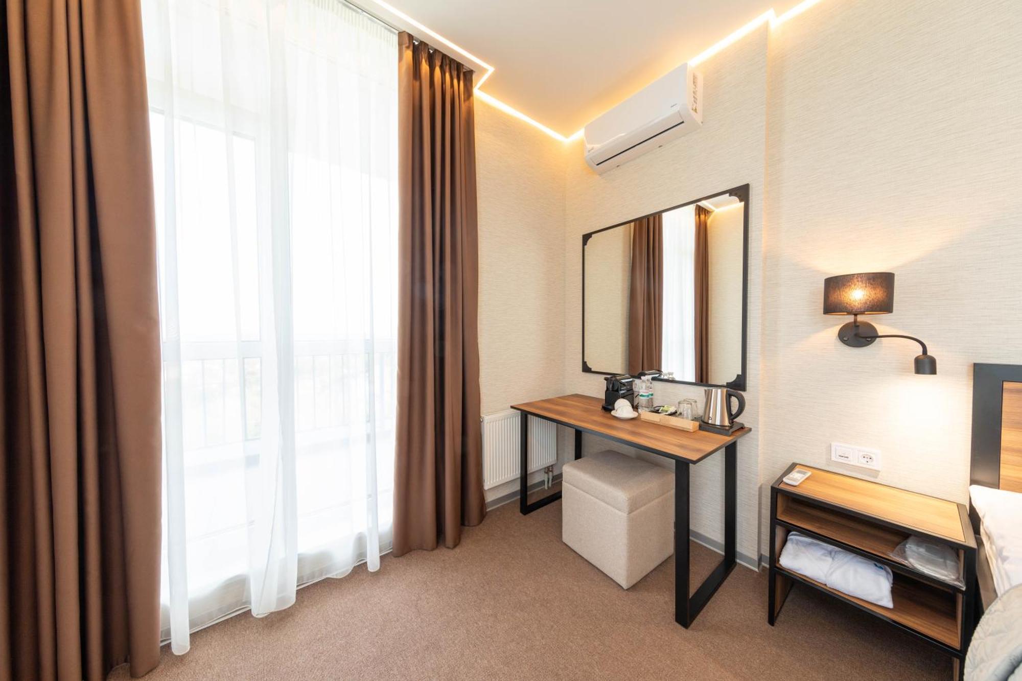 Misto Capsule Hotel Kiew Exterior foto