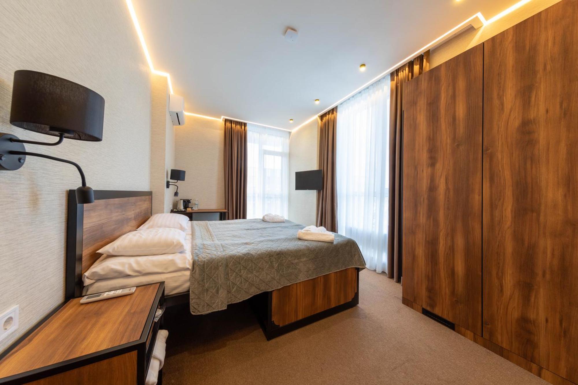 Misto Capsule Hotel Kiew Exterior foto