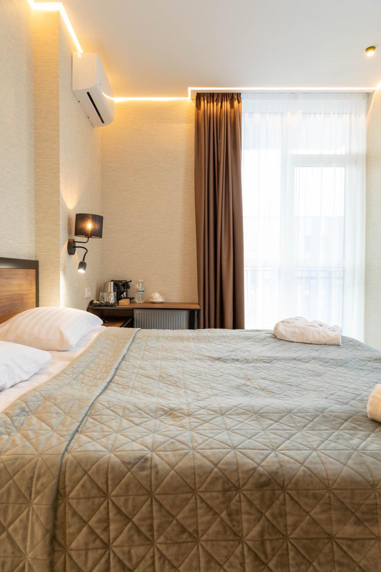 Misto Capsule Hotel Kiew Exterior foto